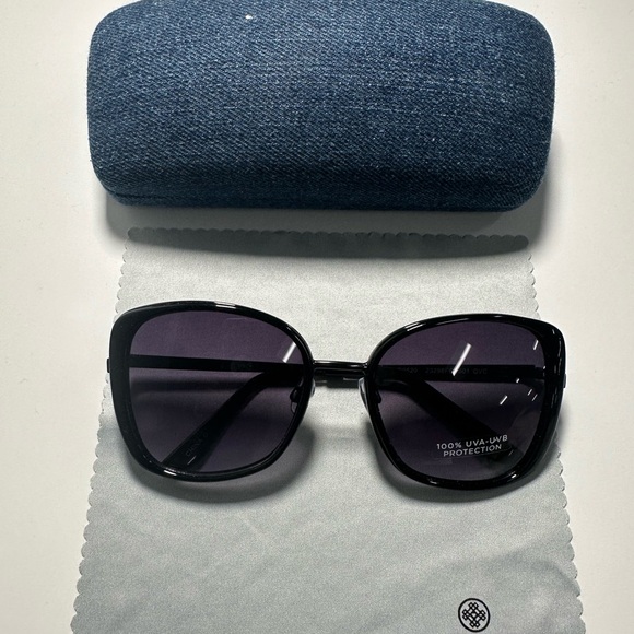 Laurie Felt Black Sunglasses - Picture 2 of 4